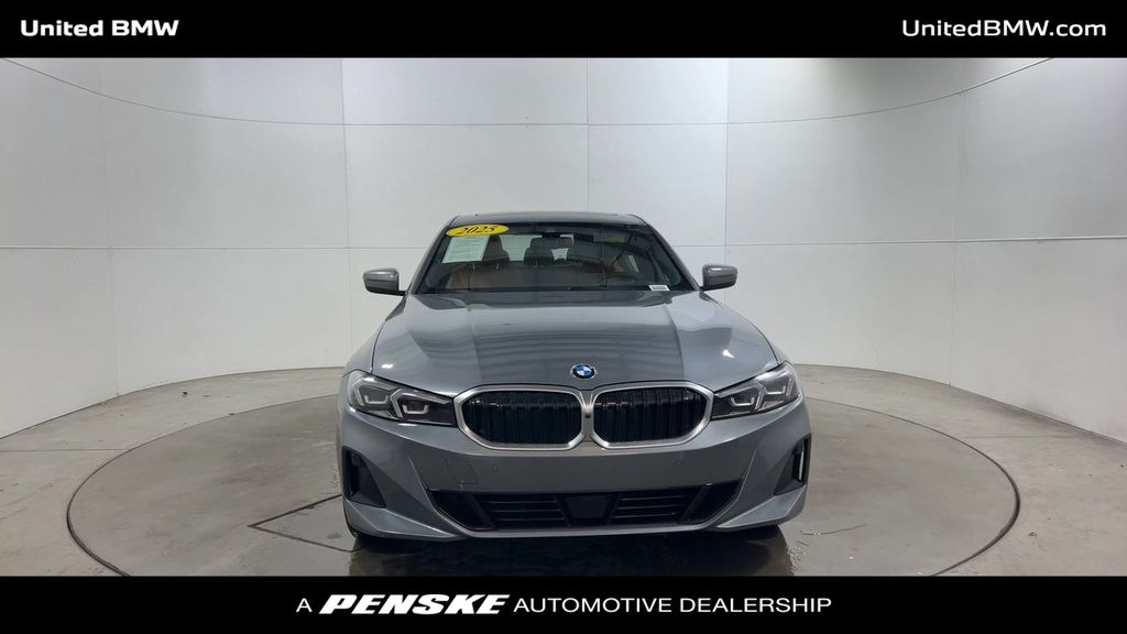 Thumbnail: 2025 BMW 3 Series - 3