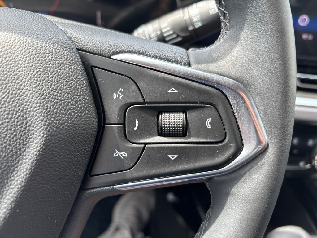 Used 2025 Chevrolet Trax SUV