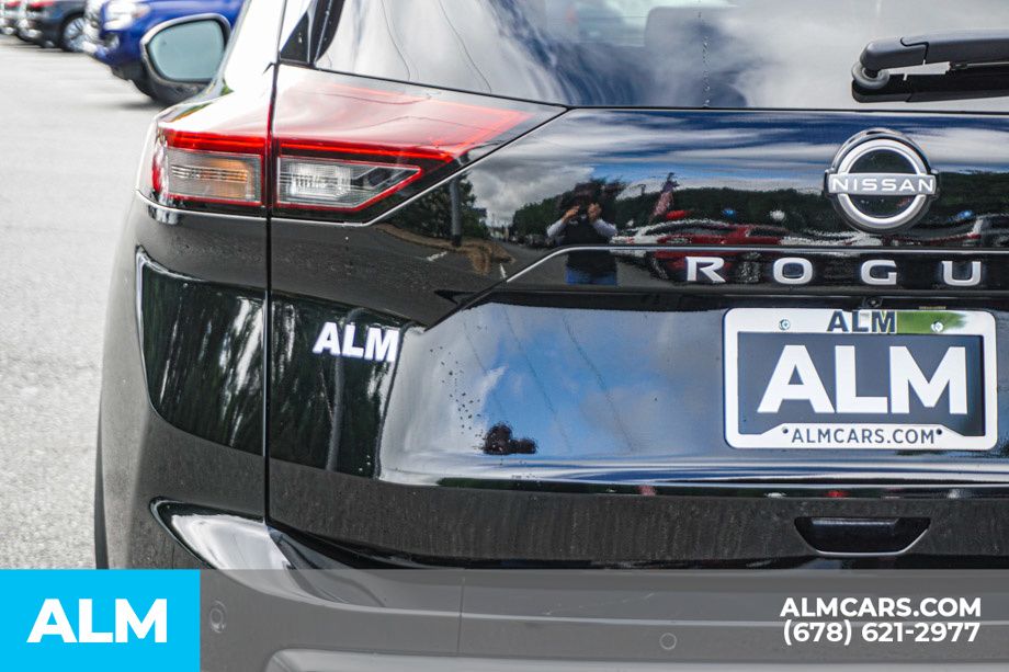 Used 2026 Black Nissan SL image 13
