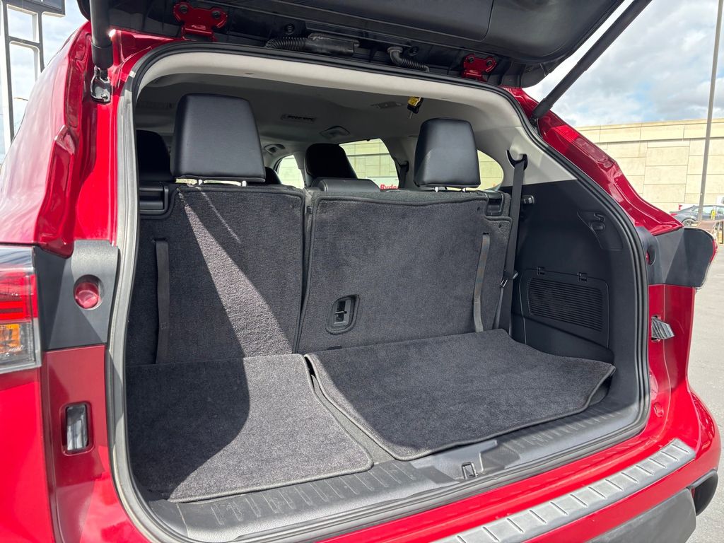 Used Car 2024 Toyota Highlander  Xle For Sale Under $50,000 In Austin, Texas