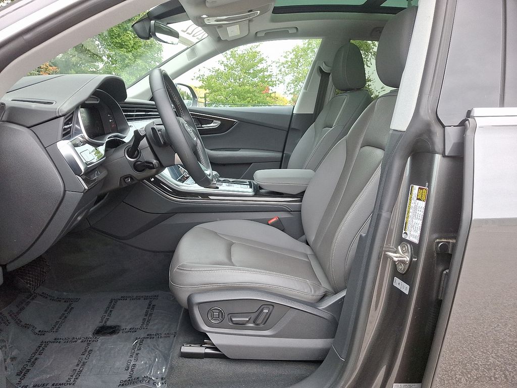 Thumbnail: 2022 Audi Q8 - 14