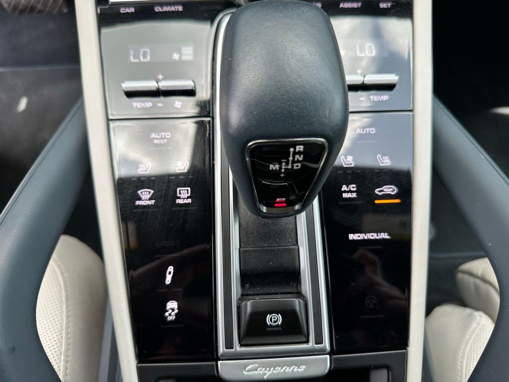 Thumbnail: 2023 Porsche  - 26