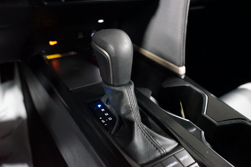 Thumbnail: 2025 Toyota Camry - 22