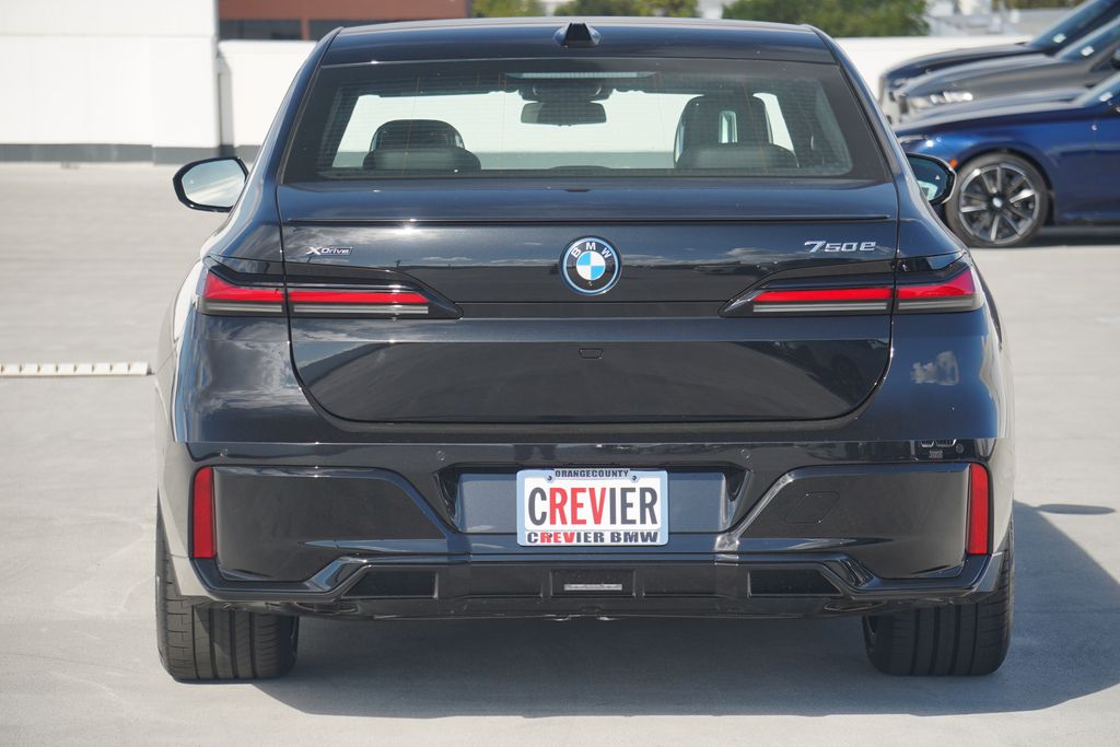 Thumbnail: 2026 BMW 7 Series - 7