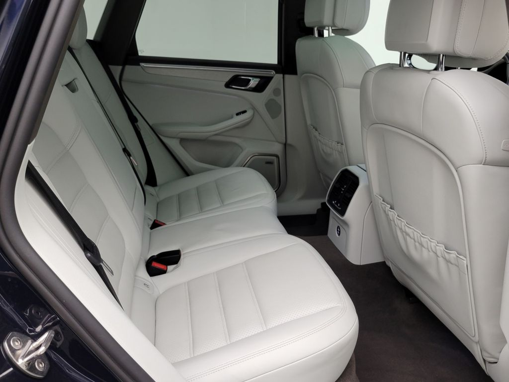 Thumbnail: 2021 Porsche Macan - 15