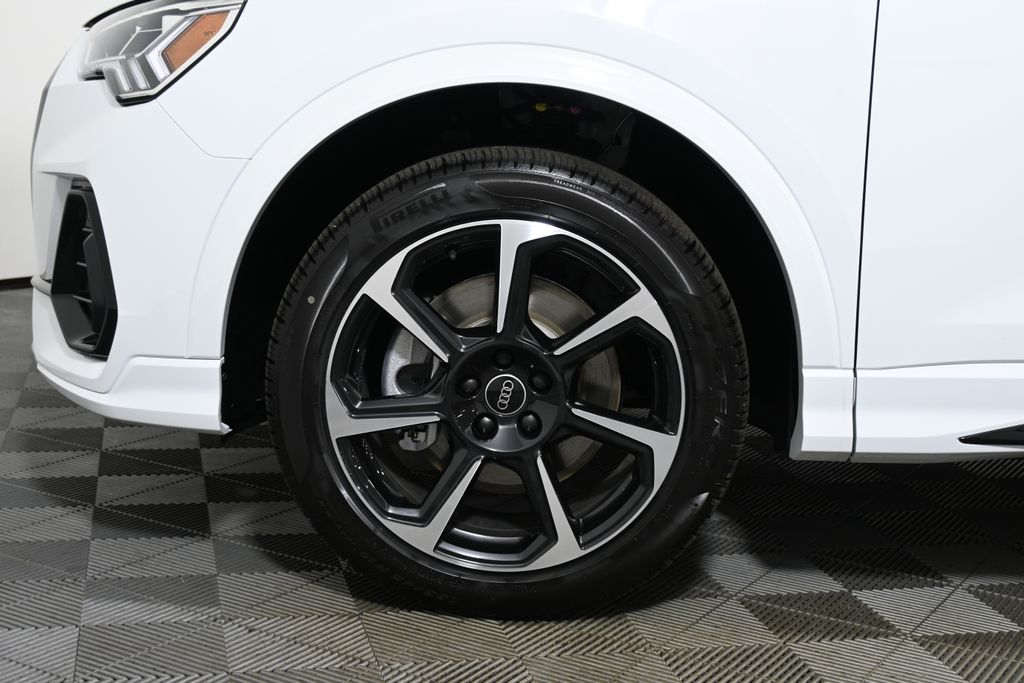 Thumbnail: 2025 Audi Q3 - 11