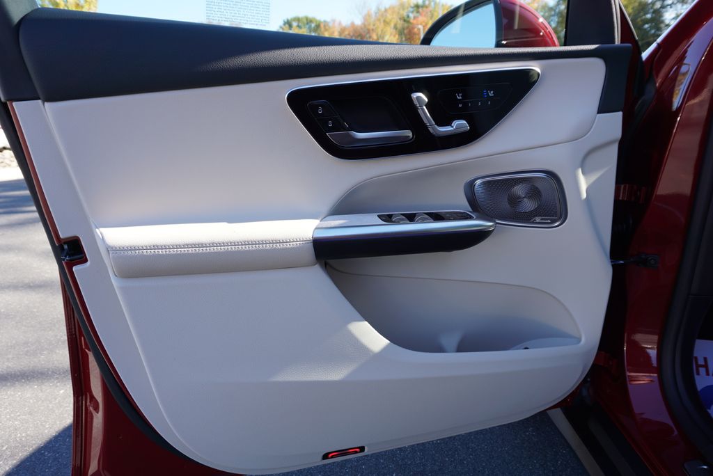 Thumbnail: 2026 Mercedes-Benz GLC - 21