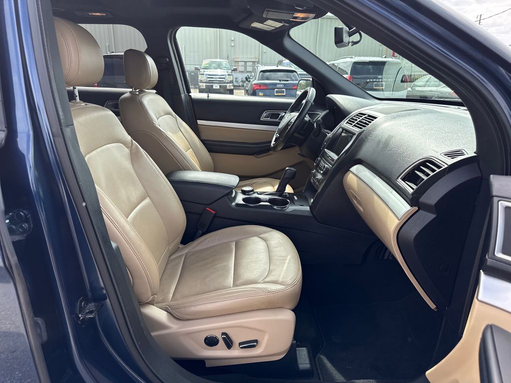 Used 2017 Blue Ford XLT image 27
