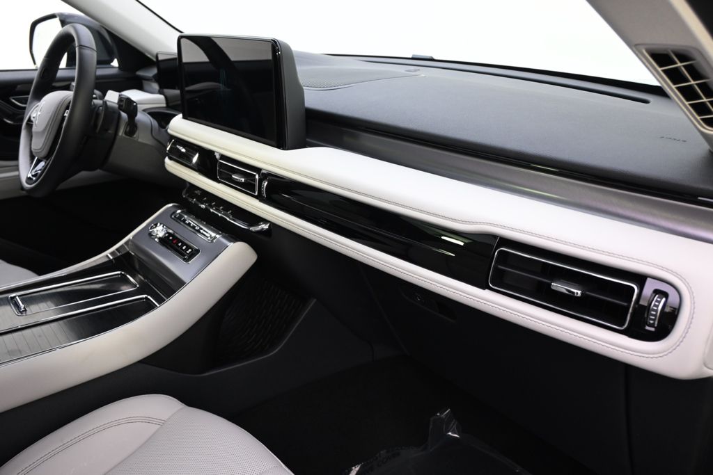 New 2026 Blue Lincoln Premiere image 15