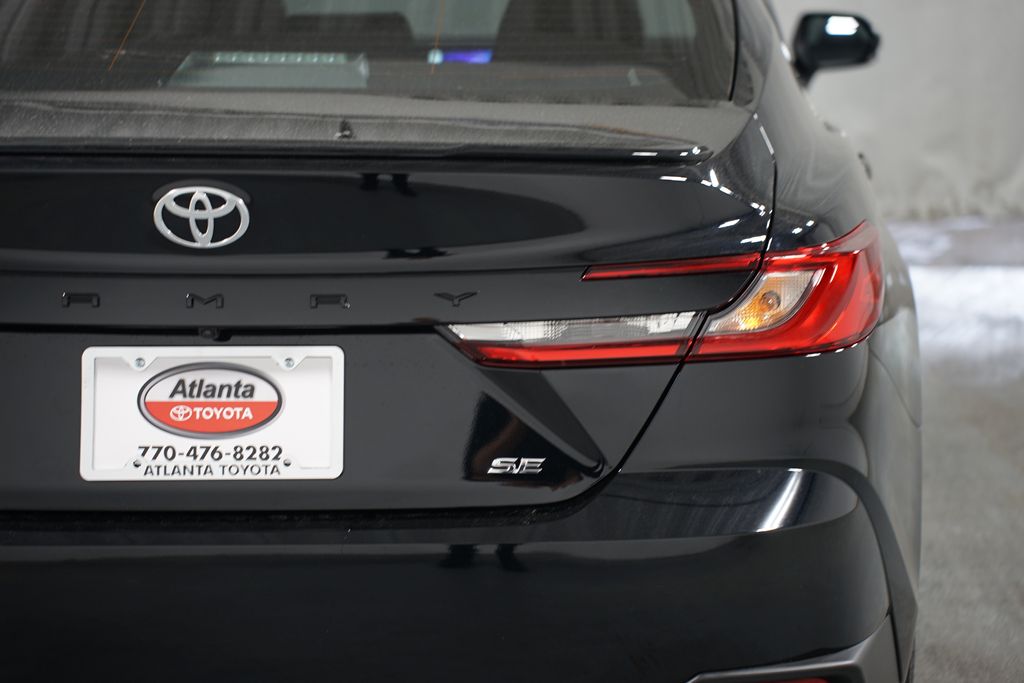 2025 Toyota Camry SE 10