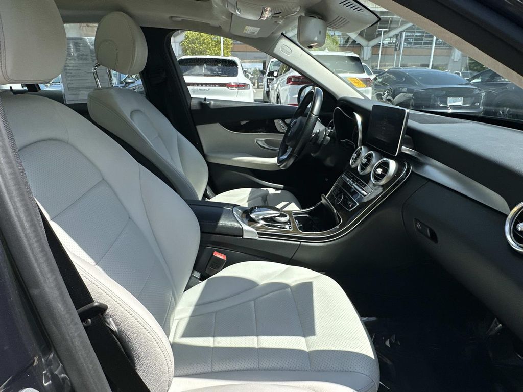 Thumbnail: 2016 Mercedes-Benz C-Class - 11