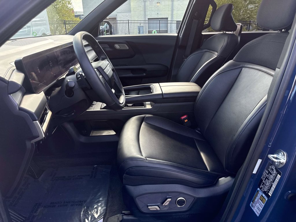Used 2027 Black Kia S image 11