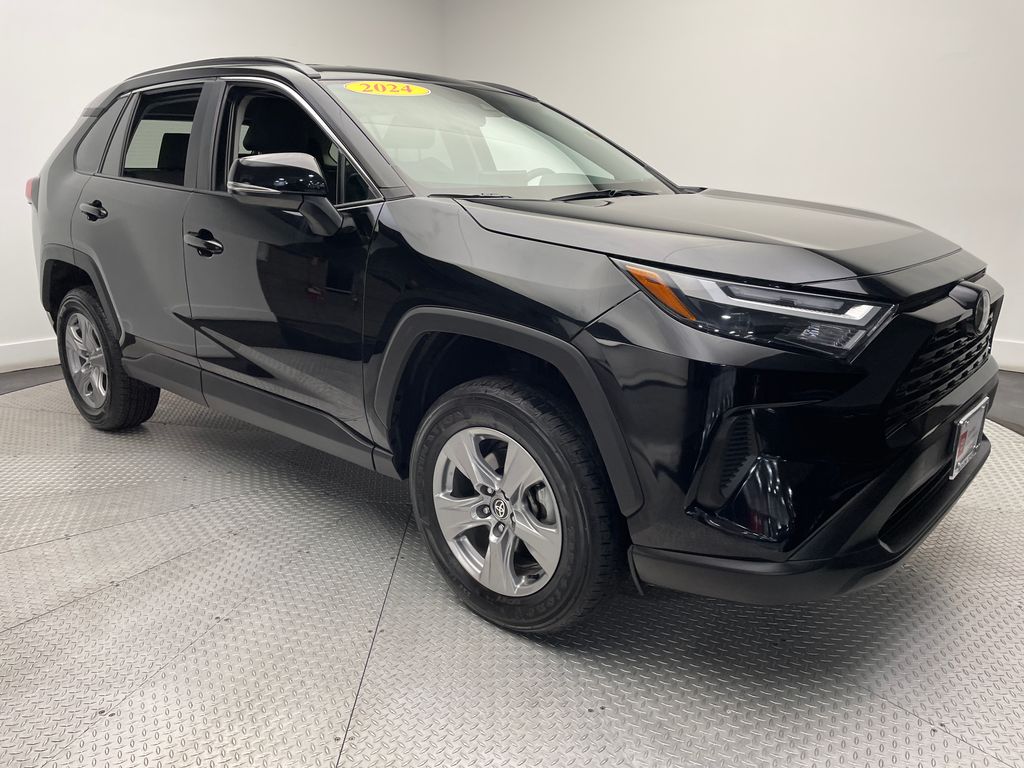2024 Toyota RAV4 XLE 3