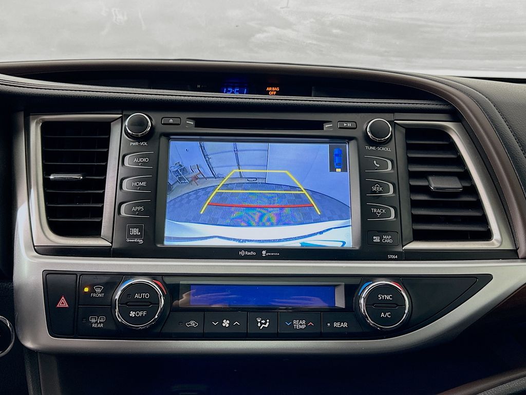 2015 Toyota Highlander Limited 13