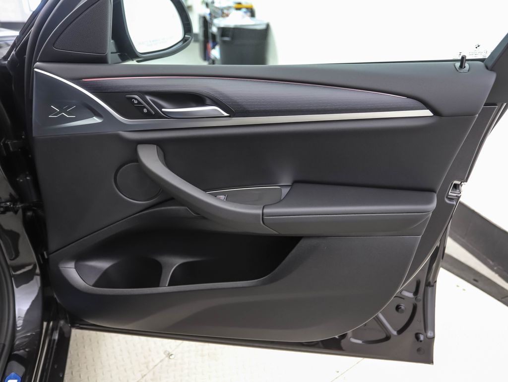 Thumbnail: 2025 BMW X4 - 27