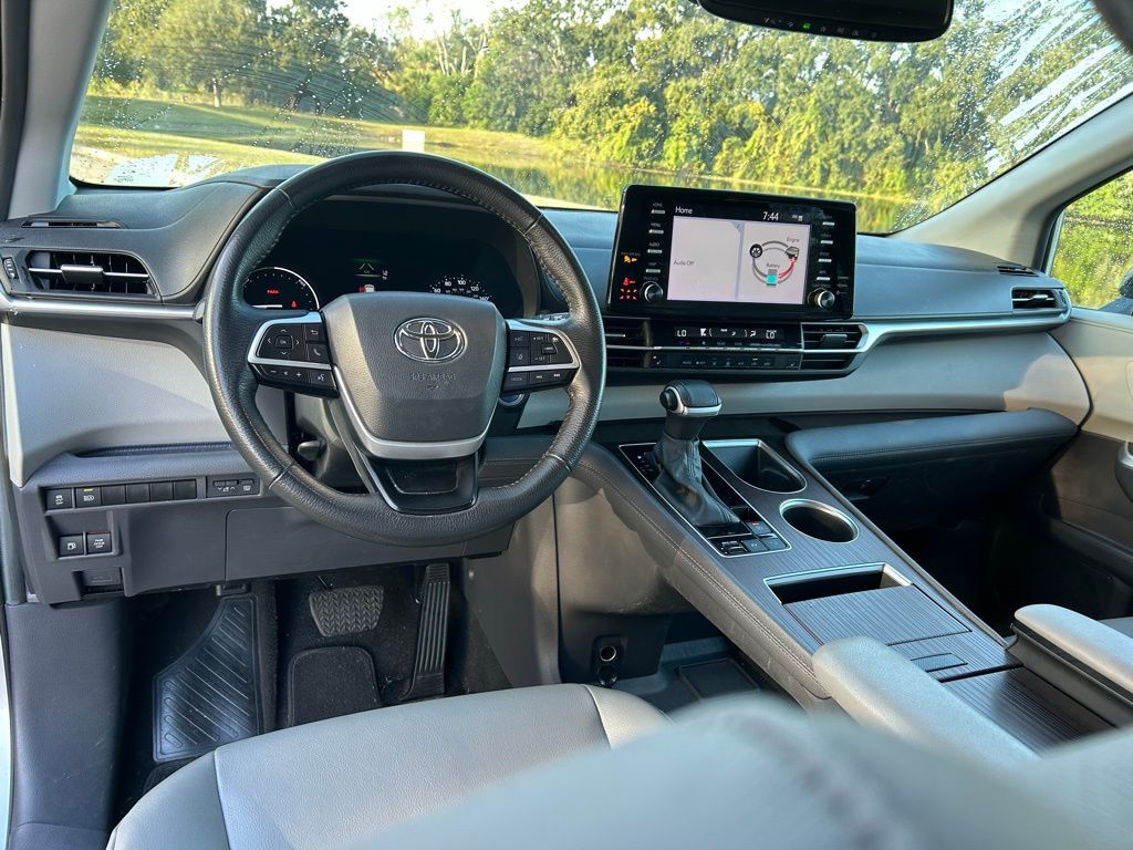 Thumbnail: 2024 Toyota Sienna - 12