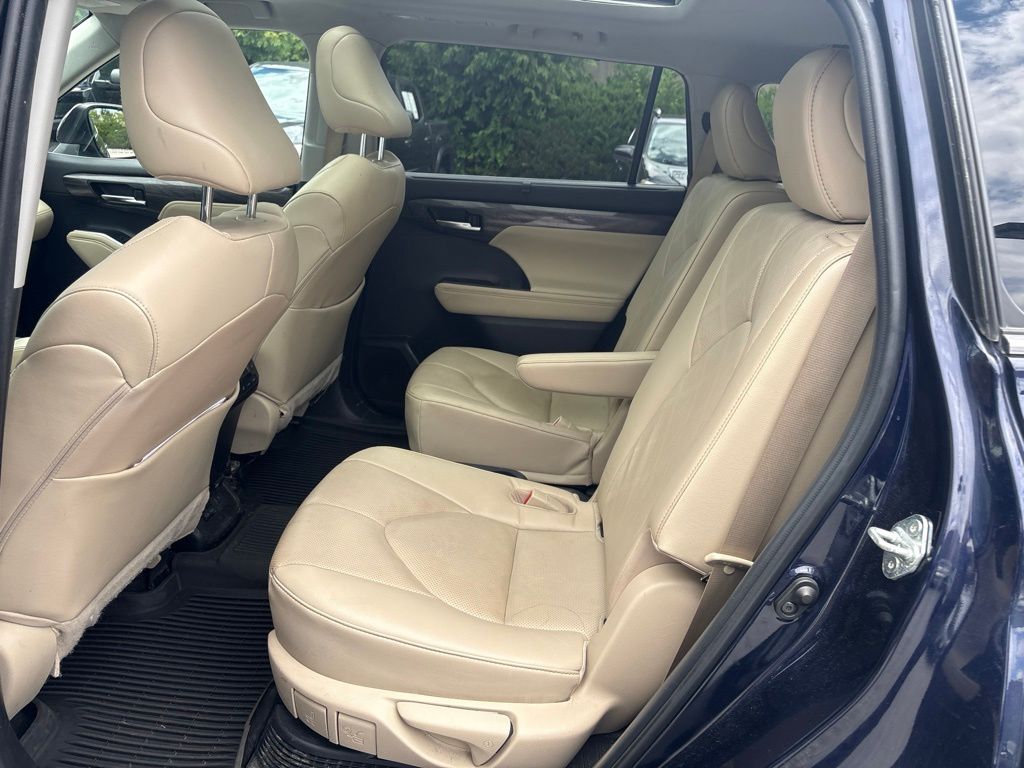 Used 2023  Toyota Platinum image 7