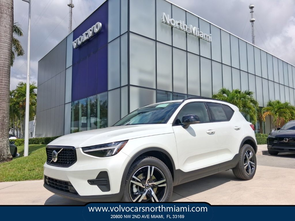 2026 Volvo XC40 Core