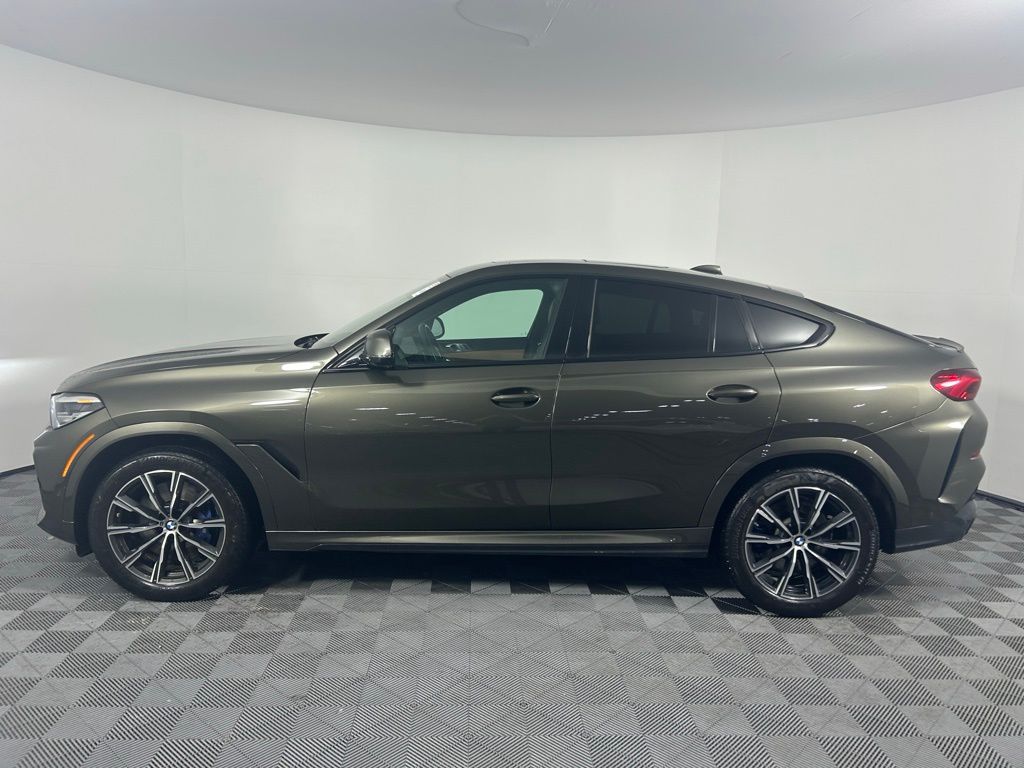 2022 BMW X6 M50i 8