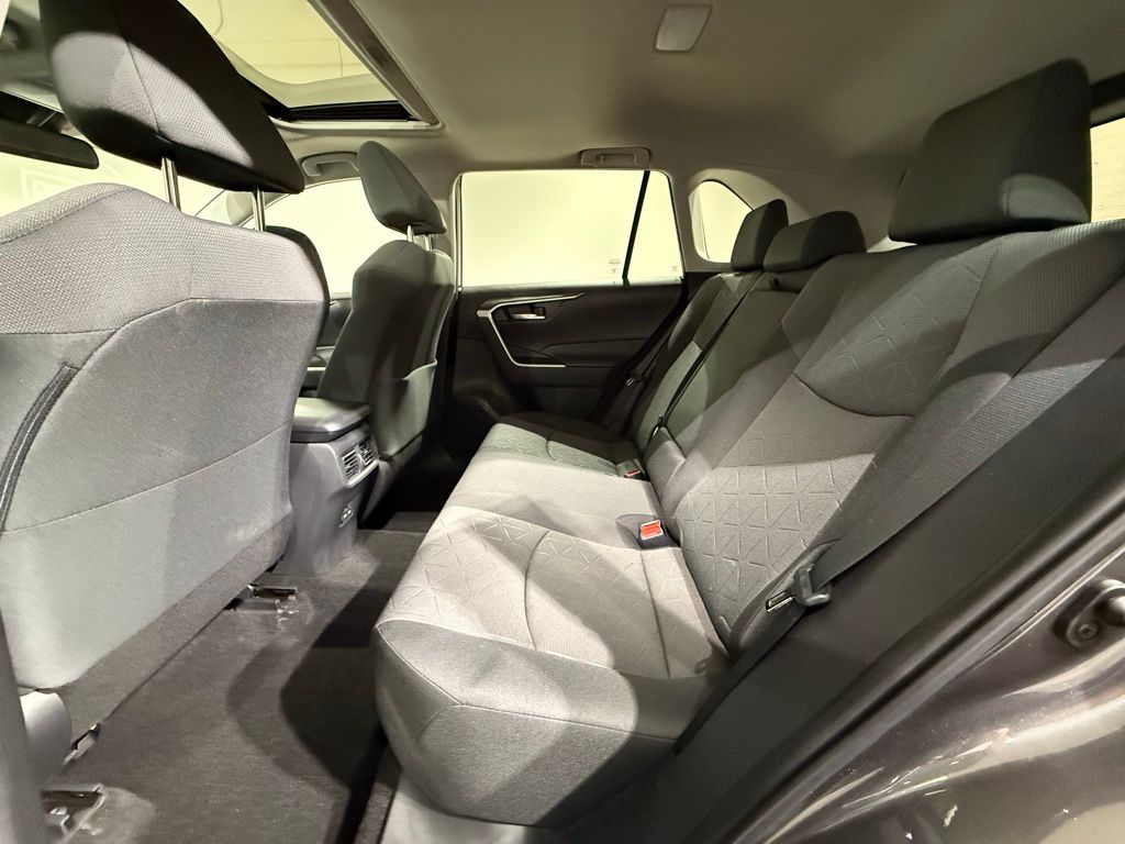 Thumbnail: 2022 Toyota RAV4 - 20