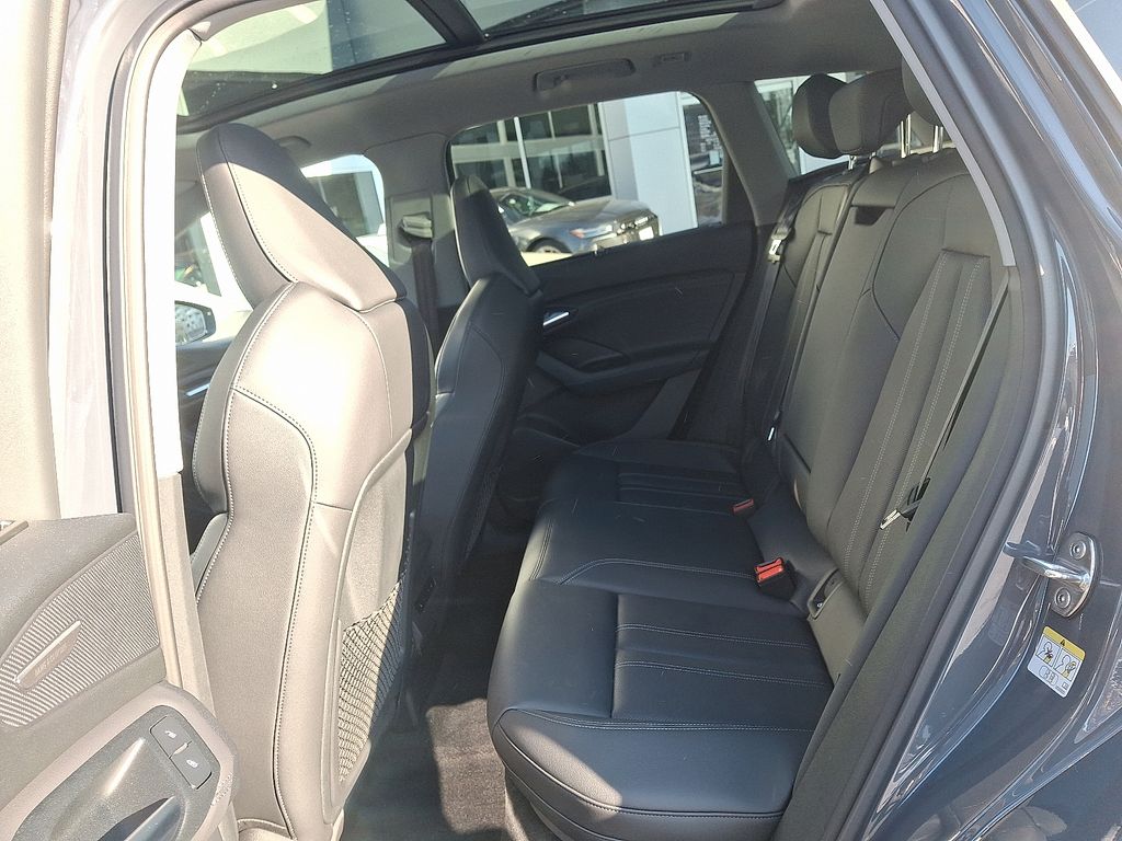 Thumbnail: 2025 Audi Q6 e-tron - 10