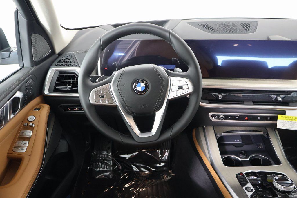 Thumbnail: 2027 BMW X7 - 3