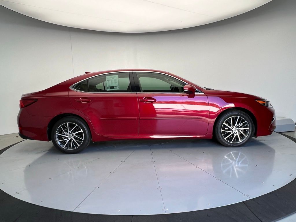 Thumbnail: 2017 Lexus ES - 23