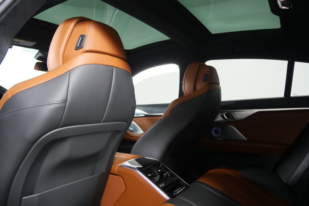 Thumbnail: 2024 BMW 8 Series - 18