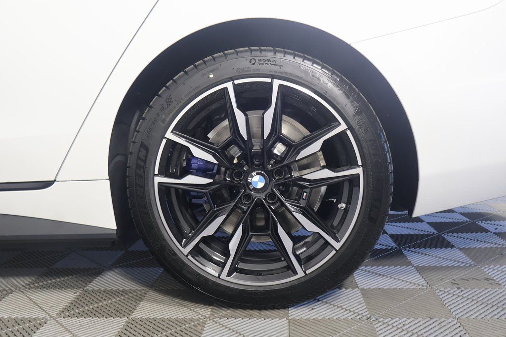 2025 BMW i4 M50 10