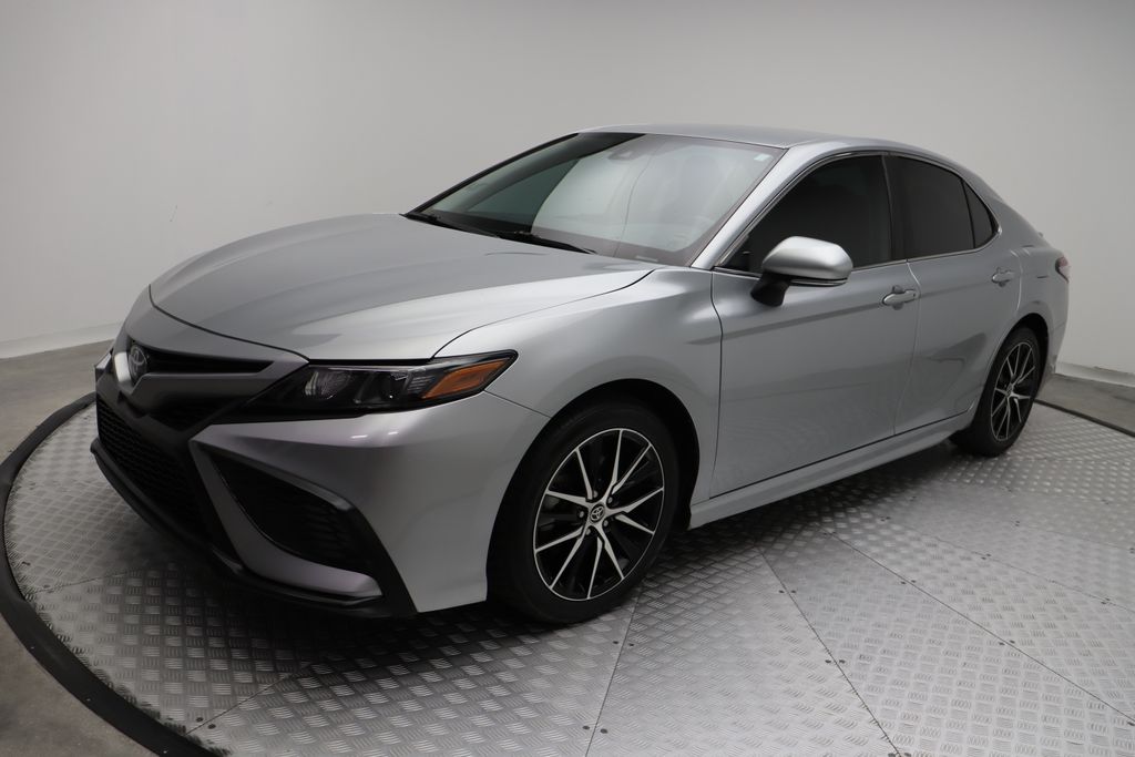 2022 Toyota Camry SE Hero Image