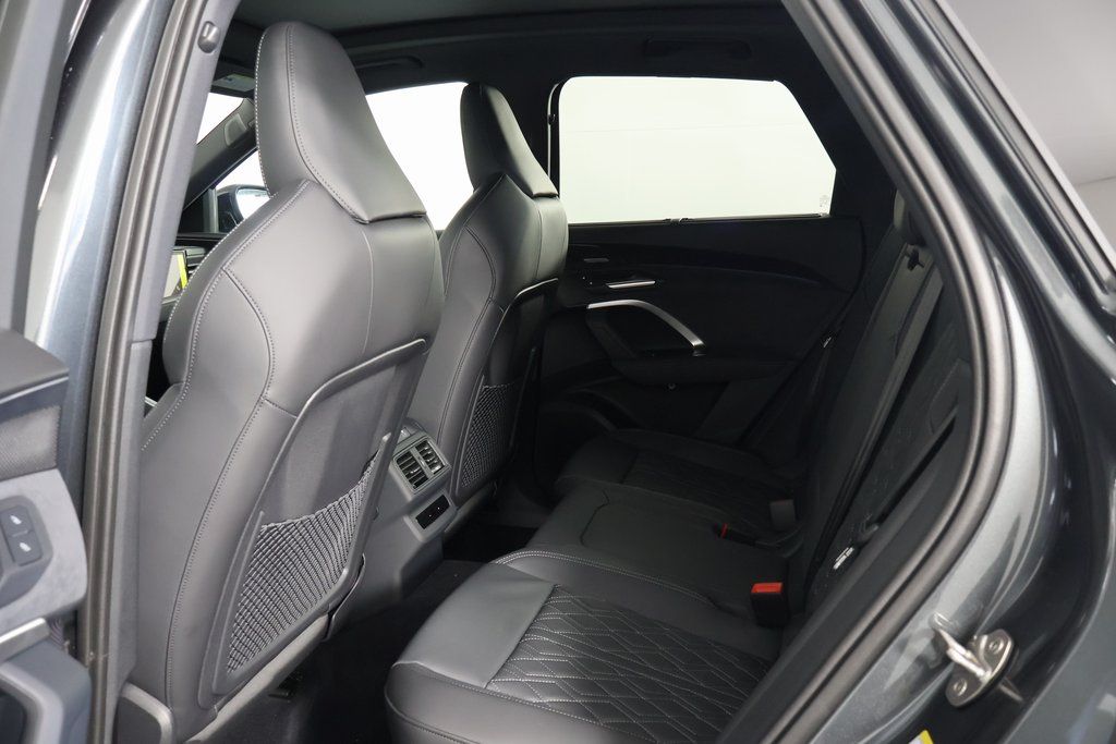 Thumbnail: 2026 Audi SQ5 - 6