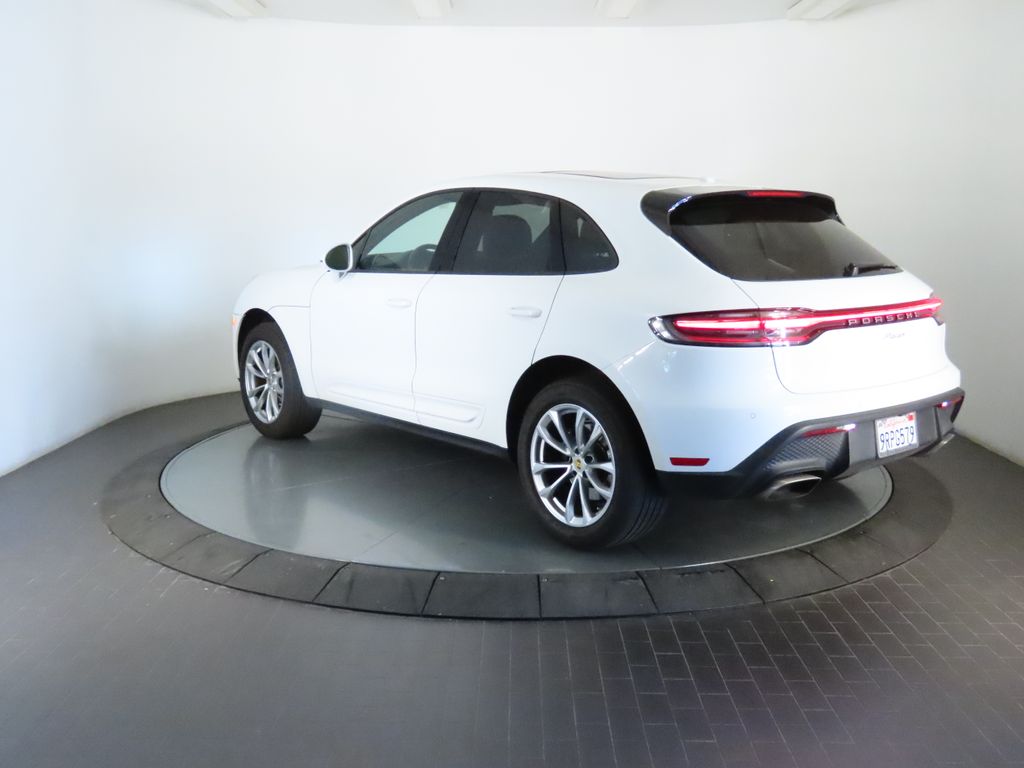Thumbnail: 2025 Porsche Macan - 3