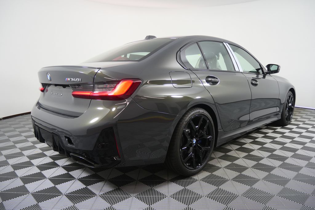 Thumbnail: 2026 BMW 3 Series - 3