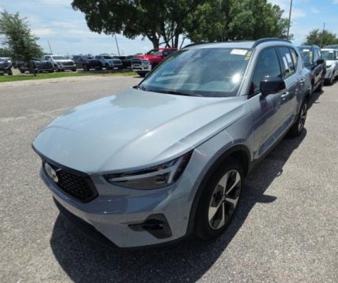 2026 Volvo XC40 B5 Plus AWD