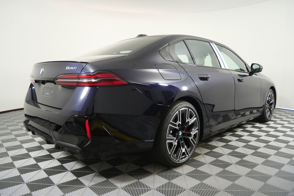 Thumbnail: 2026 BMW 5 Series - 3