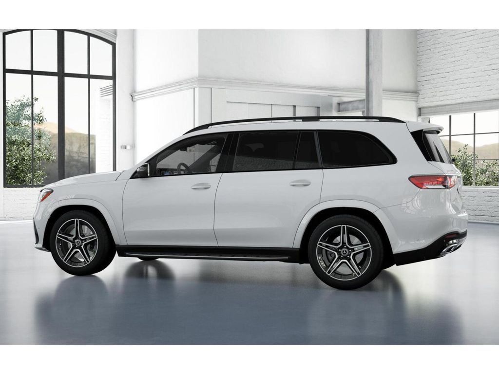2025 Mercedes-Benz GLS 450 4MATIC 32