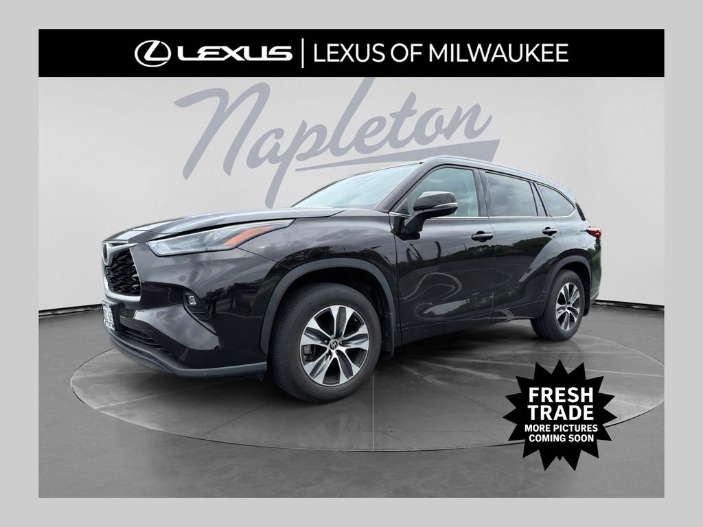 Opulent Amber 2022 Toyota Highlander XLE AWD SUV / Crossover All-Wheel Drive 8-Speed Automatic