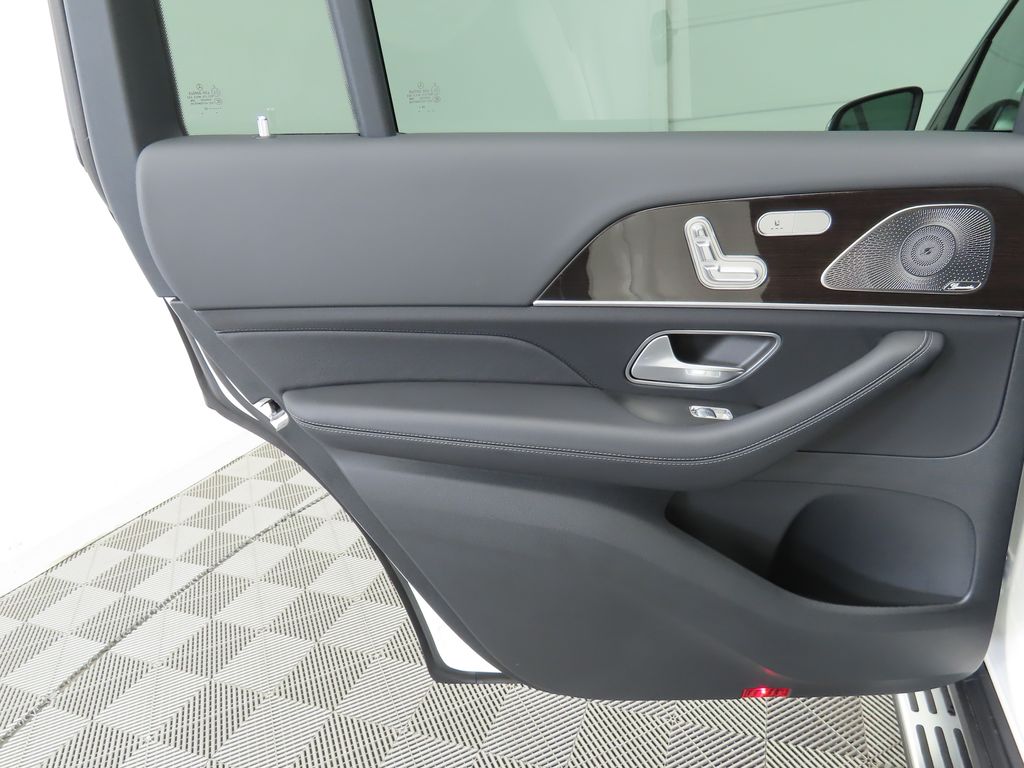 2025 Mercedes-Benz GLS 450 4MATIC 27