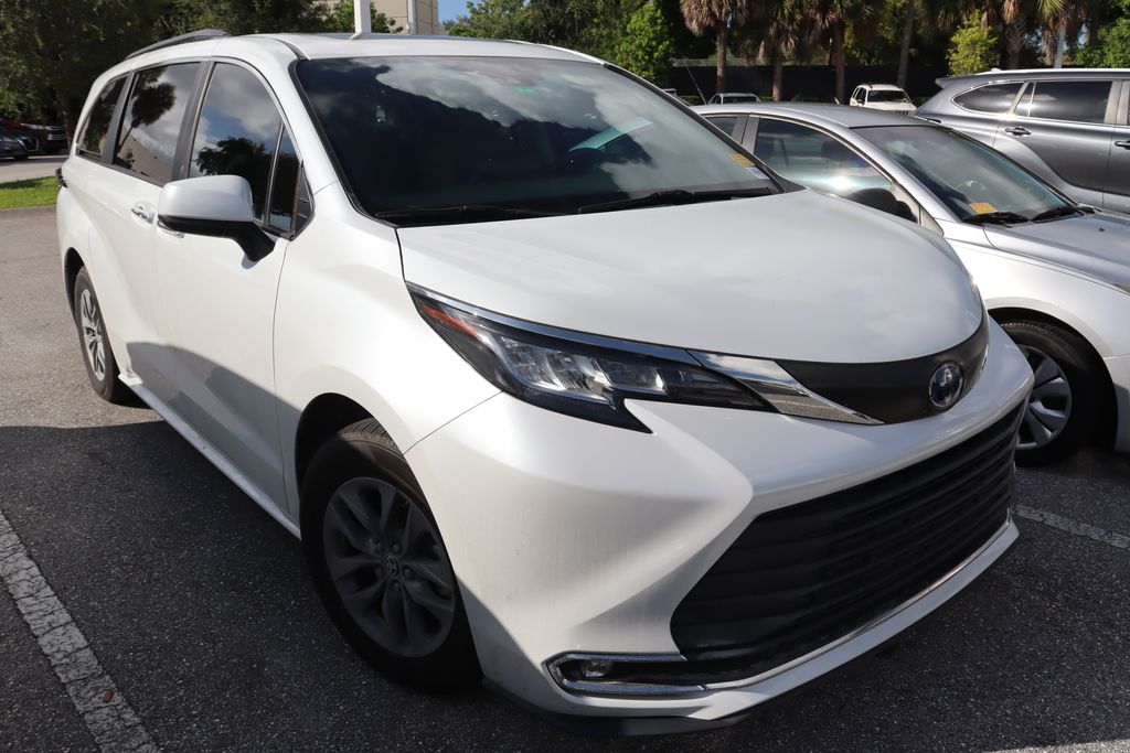 Thumbnail: 2022 Toyota Sienna - 6