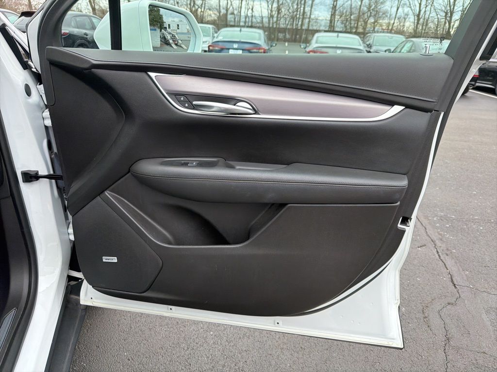 Thumbnail: 2017 Cadillac XT5 - 27