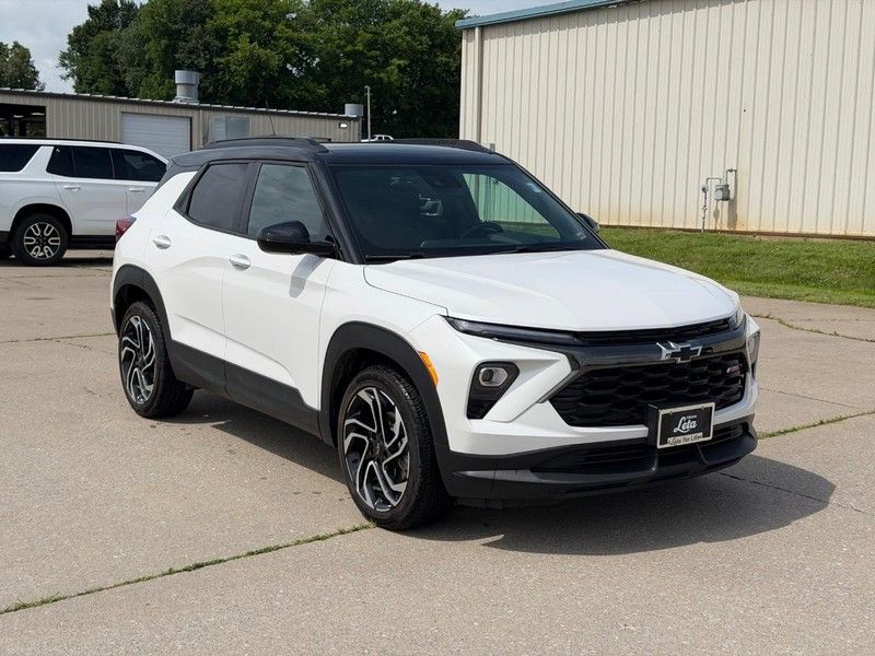 White (Iridescent Pearl Tricoat) 2025 Chevrolet Trailblazer RS FWD SUV / Crossover Front-Wheel Drive Continuously Variable Transmission