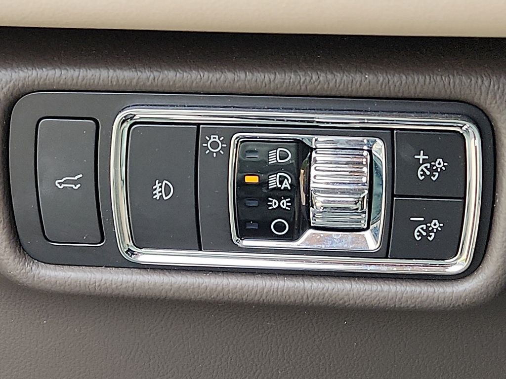 Thumbnail: 2021 Lincoln Aviator - 27