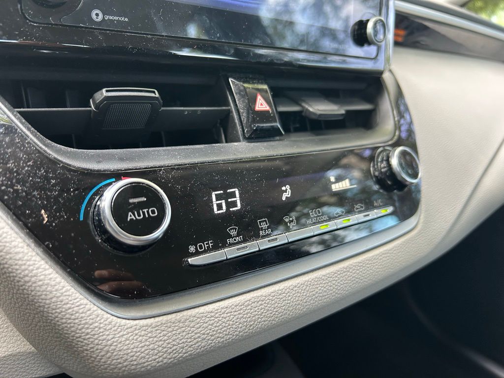 2022 Toyota Corolla LE 19