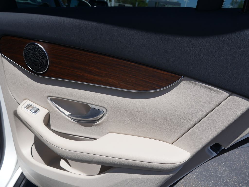 Thumbnail: 2022 Mercedes-Benz GLC - 26
