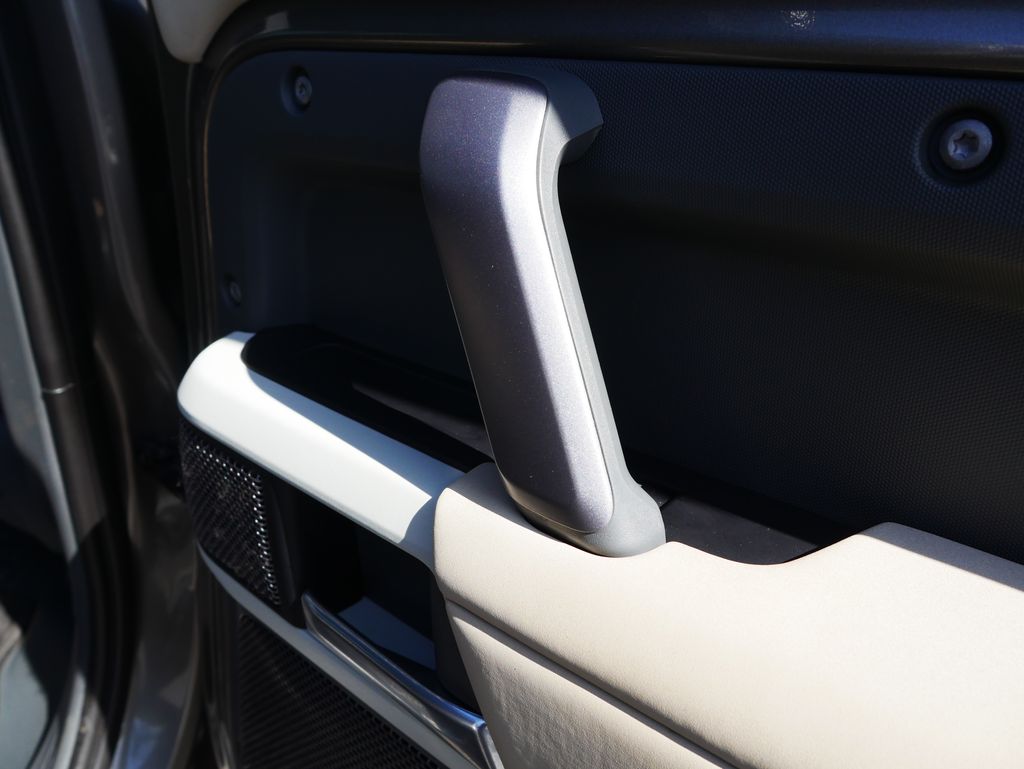 Thumbnail: 2023 Land Rover Defender - 25