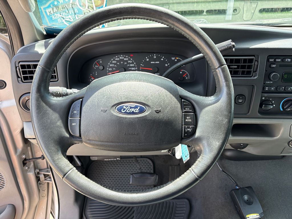 Used 2005 Silver Ford XLS image 17
