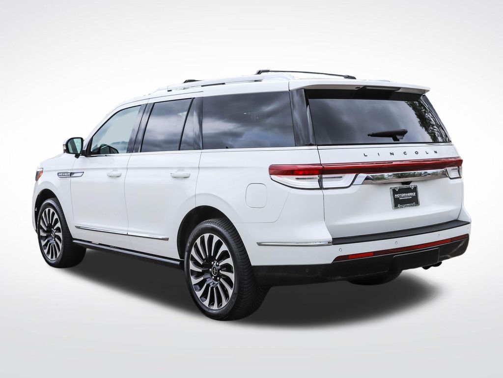 Thumbnail: 2022 Lincoln Navigator - 3