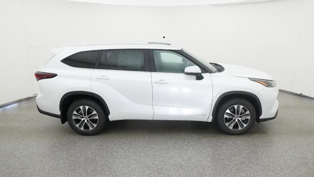Thumbnail: 2025 Toyota Highlander - 8