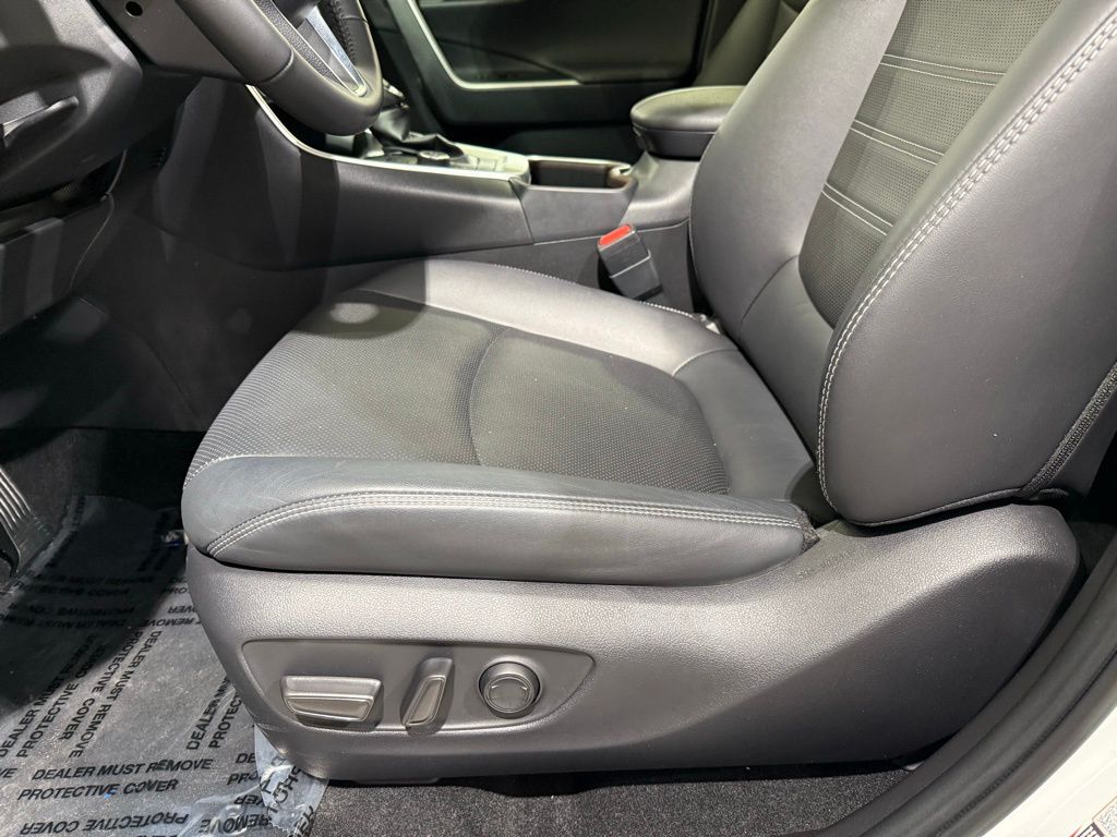 Thumbnail: 2025 Toyota RAV4 - 14