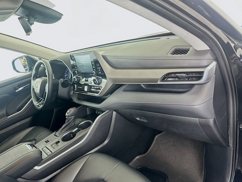 Thumbnail: 2021 Toyota Highlander - 29